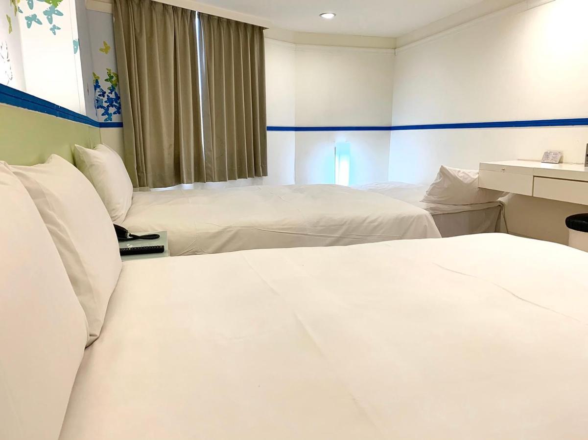 Kiwi Express Hotel - Zhong Zheng Branch Taichung Esterno foto