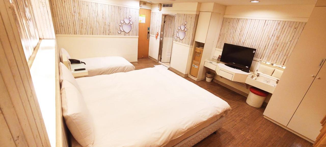 Kiwi Express Hotel - Zhong Zheng Branch Taichung Esterno foto