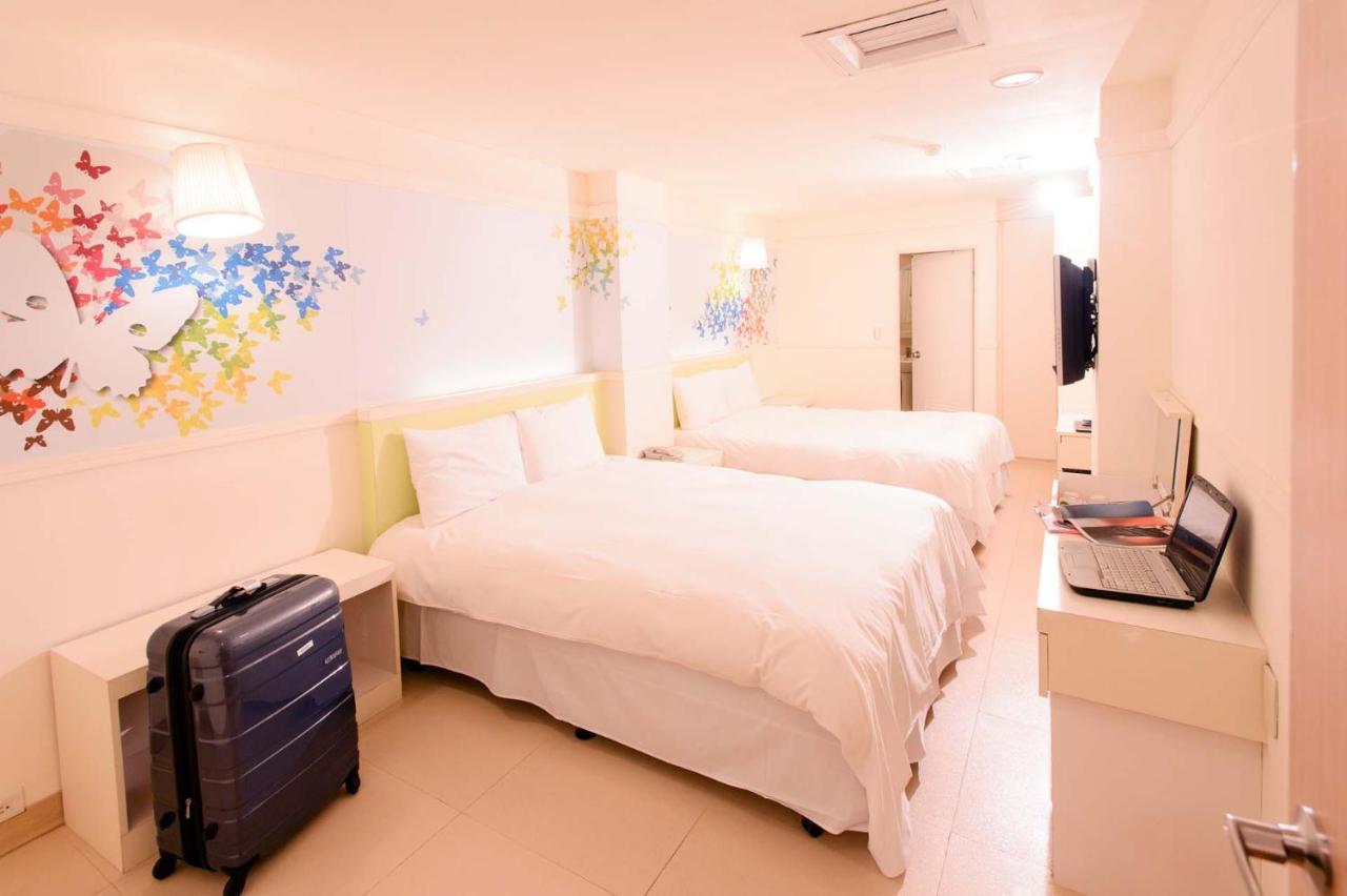 Kiwi Express Hotel - Zhong Zheng Branch Taichung Esterno foto