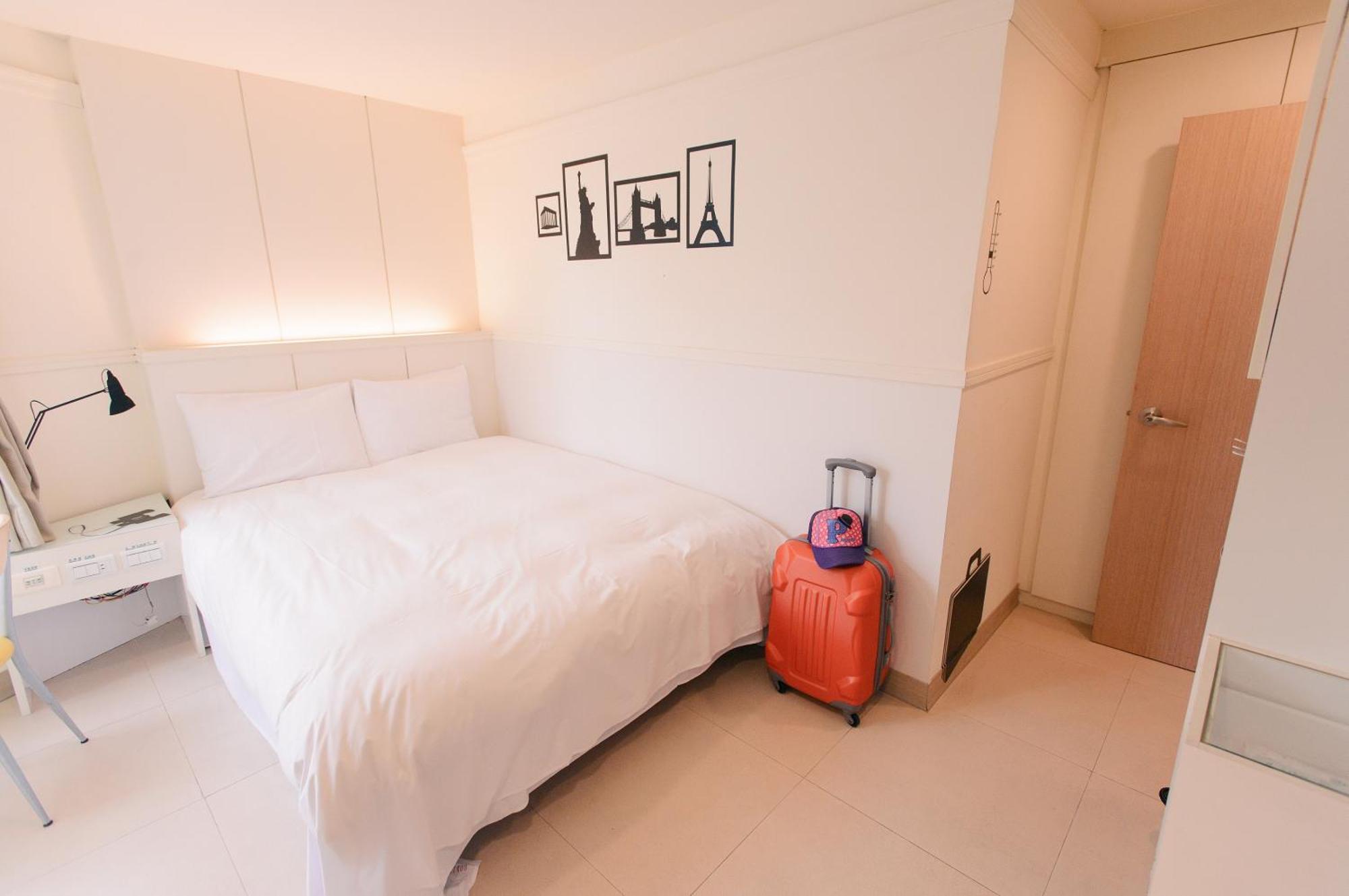 Kiwi Express Hotel - Zhong Zheng Branch Taichung Esterno foto