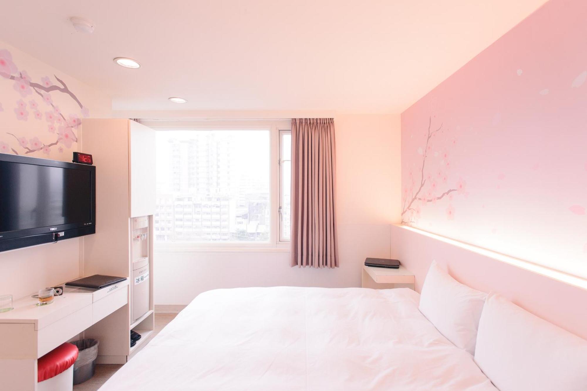 Kiwi Express Hotel - Zhong Zheng Branch Taichung Esterno foto