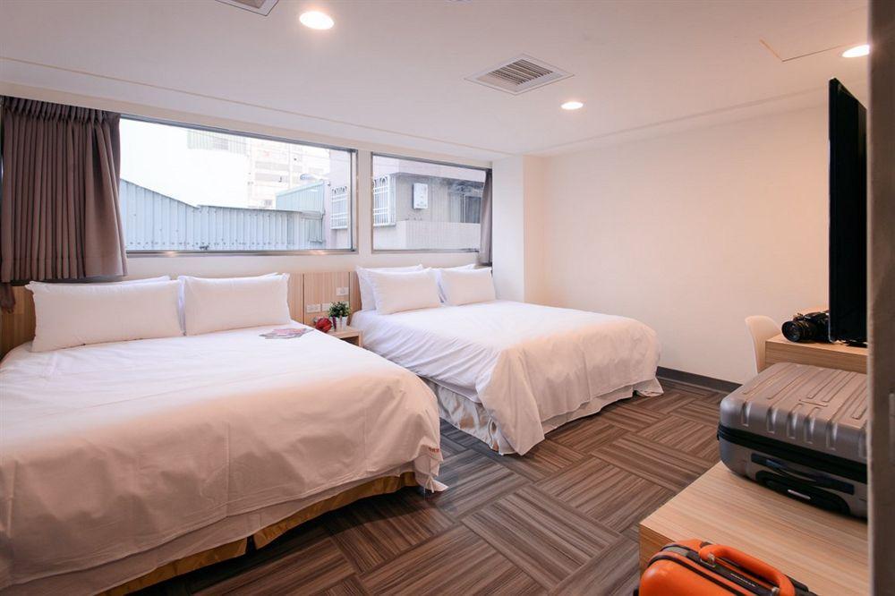 Kiwi Express Hotel - Zhong Zheng Branch Taichung Esterno foto
