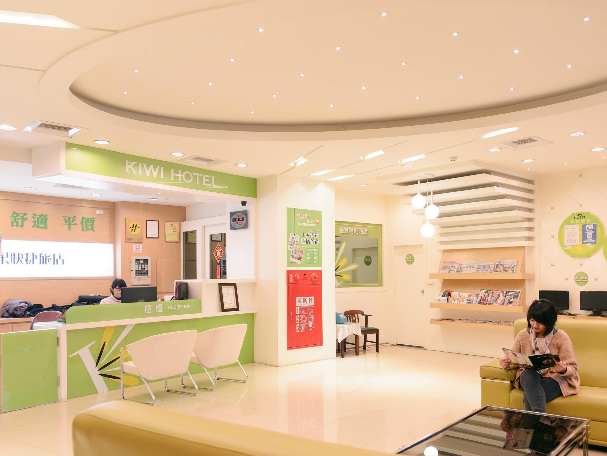 Kiwi Express Hotel - Zhong Zheng Branch Taichung Esterno foto