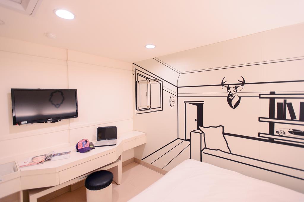 Kiwi Express Hotel - Zhong Zheng Branch Taichung Esterno foto
