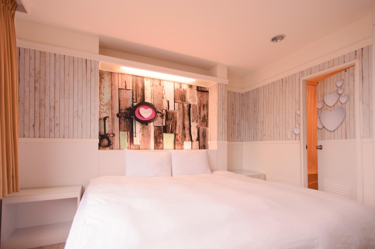 Kiwi Express Hotel - Zhong Zheng Branch Taichung Esterno foto