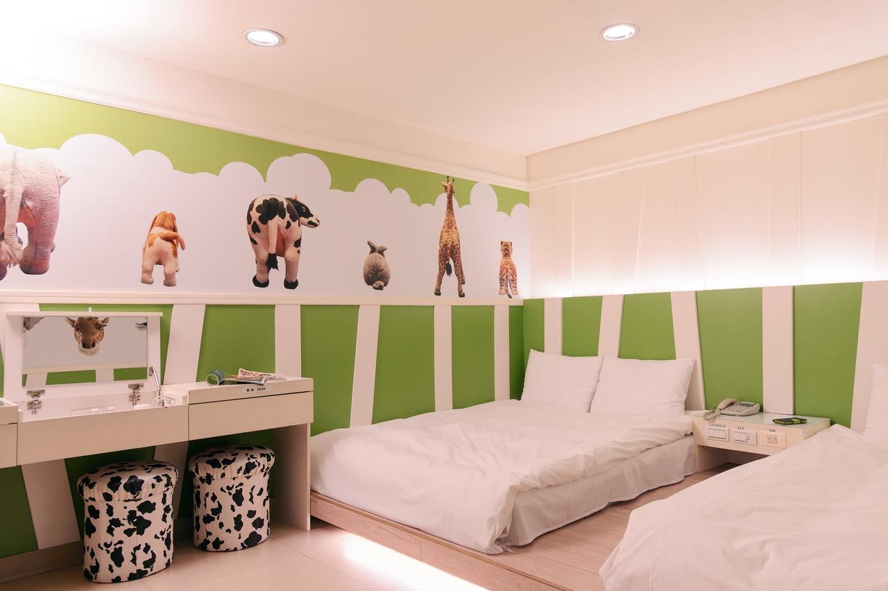 Kiwi Express Hotel - Zhong Zheng Branch Taichung Esterno foto