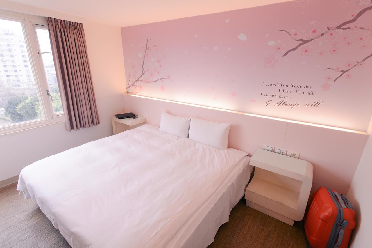 Kiwi Express Hotel - Zhong Zheng Branch Taichung Esterno foto