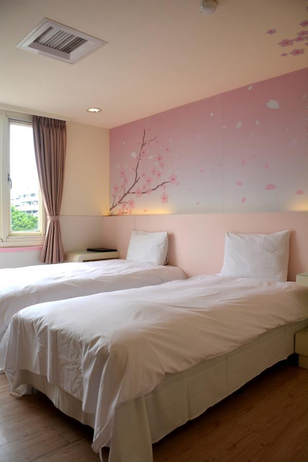 Kiwi Express Hotel - Zhong Zheng Branch Taichung Esterno foto