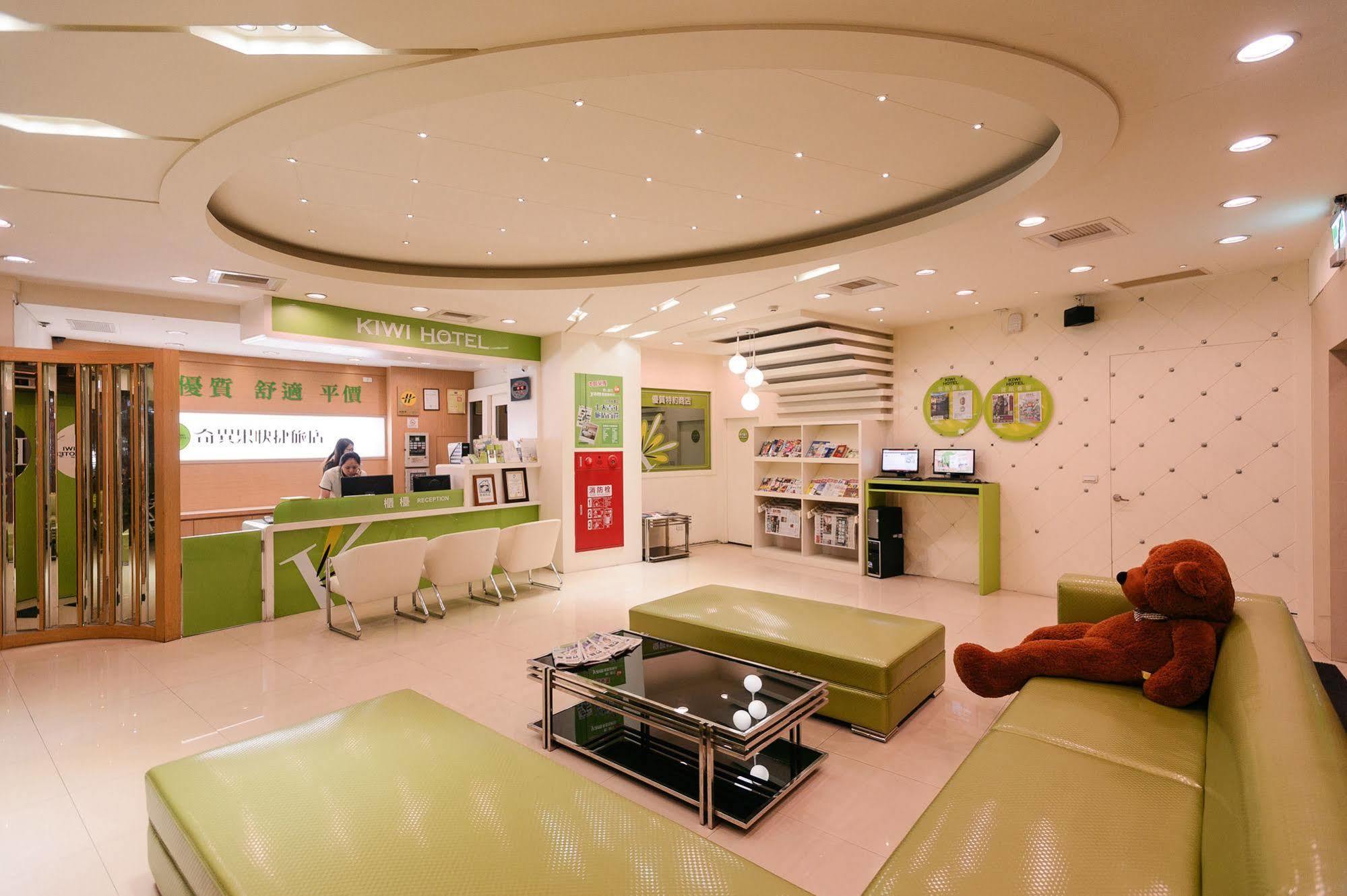Kiwi Express Hotel - Zhong Zheng Branch Taichung Esterno foto