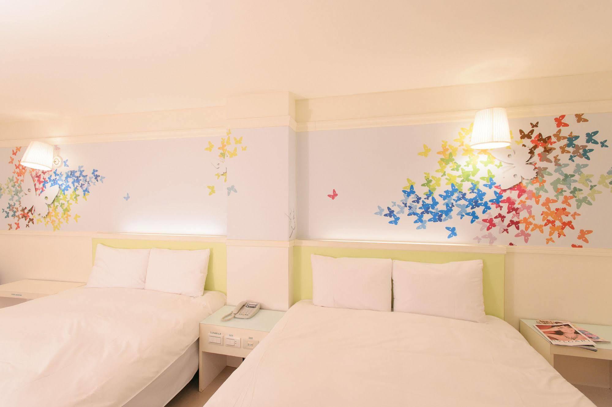 Kiwi Express Hotel - Zhong Zheng Branch Taichung Esterno foto