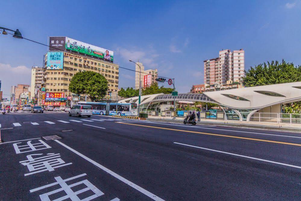 Kiwi Express Hotel - Zhong Zheng Branch Taichung Esterno foto