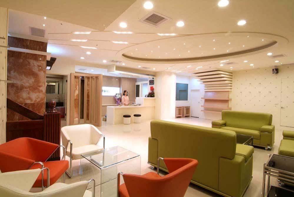 Kiwi Express Hotel - Zhong Zheng Branch Taichung Esterno foto