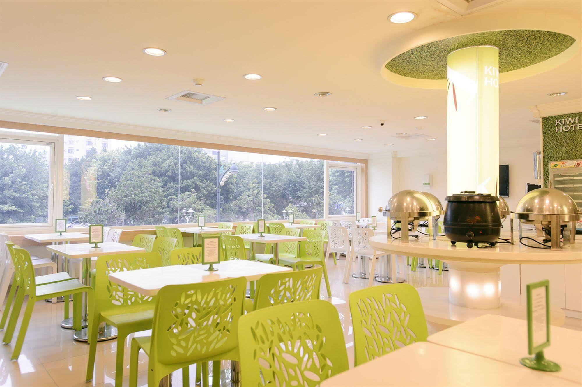 Kiwi Express Hotel - Zhong Zheng Branch Taichung Esterno foto